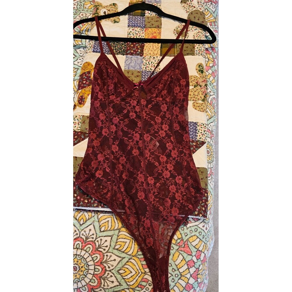 FREE PEOPLE Intimately Runaway Lace THONG BODYSUIT S Small Raspberry Nwot